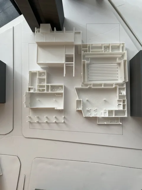 Apollo model photo 7